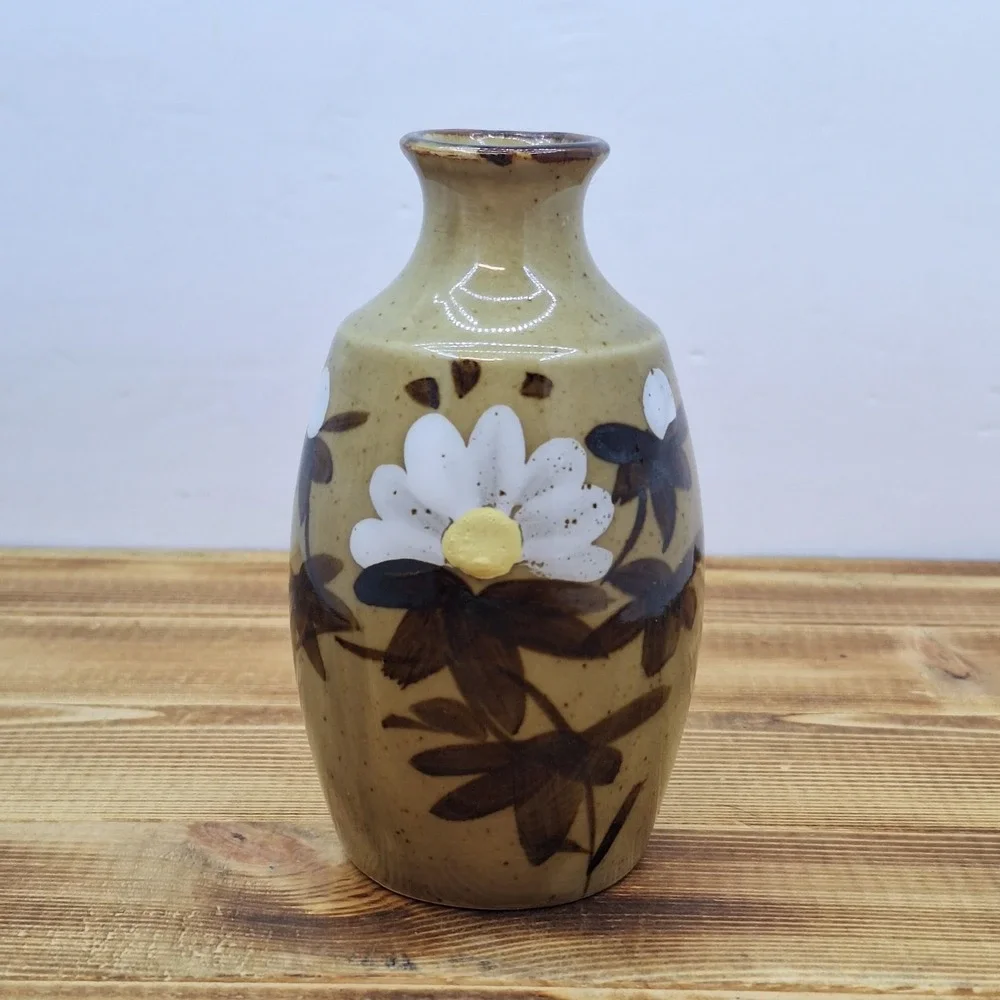 vintage Highland Stoneware pottery bud vase, Ft hand-painted White floral decor‎